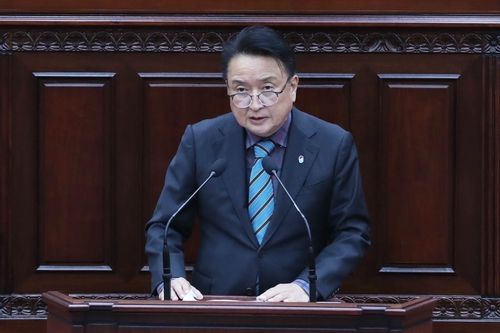 시정연설하는 김영환 충북지사