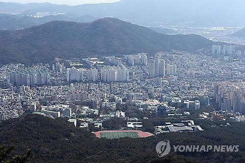 금정산에서 바라본 부산 시내