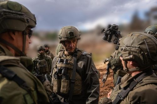 헤르지 할레비 이스라엘군 참모총장(가운데)