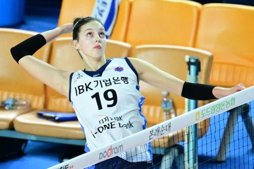 스파이크하는 기업은행의 빅토리아 