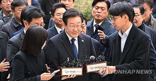'위증교사' 1심 선고 출석하는 이재명 대표