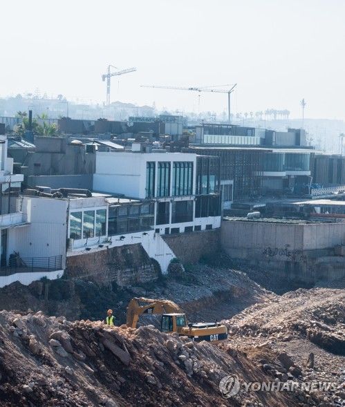 카사블랑카 해변의 건설현장