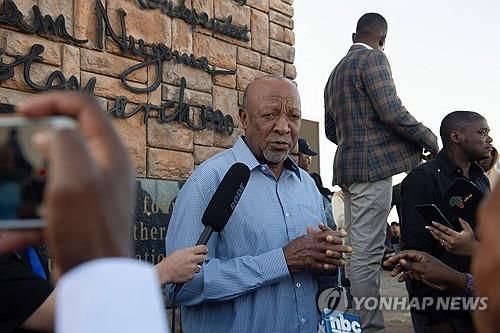 투표 마친 난골로 음붐바 나미비아 대통령