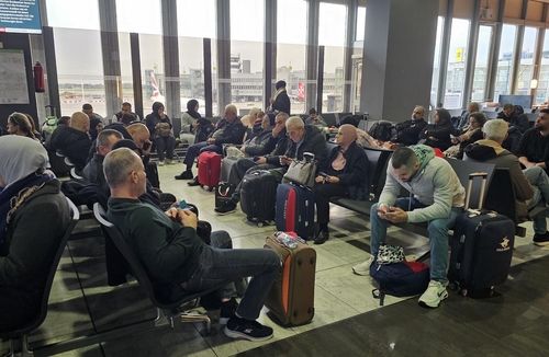 고향 레바논 향하는 사람들