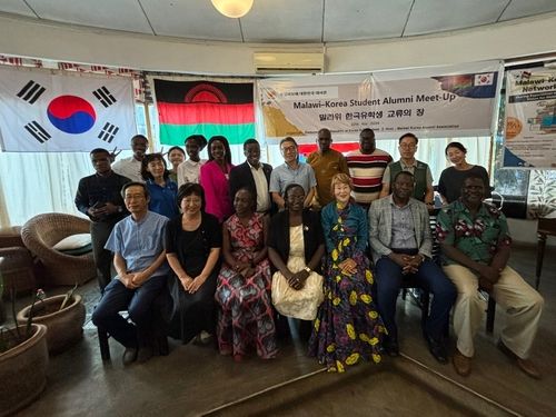 기념촬영하는 '말라위 한국유학생 교류의 장' 행사 참석자들