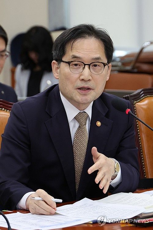 답변하는 한기정 공정거래위원장