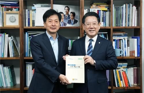 오기형 의원(왼쪽) 만난 김영록 전남지사