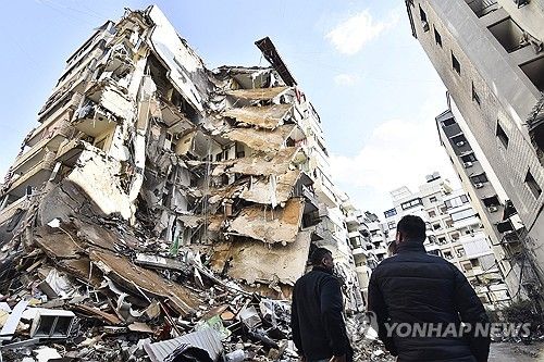 이스라엘 공습으로 무너진 레바논 베이루트의 건물
