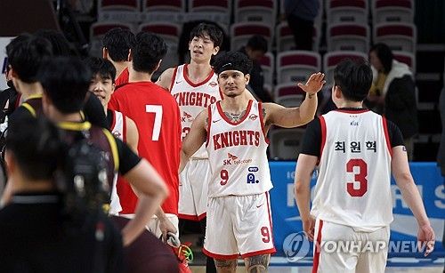 SK, LG에 4Q 역전승