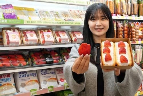 세븐일레븐, 딸기샌드위치·딸기 3주 앞당겨 판매 시작 