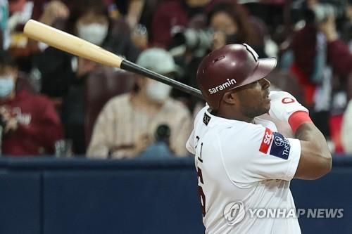 2루타 친 푸이그