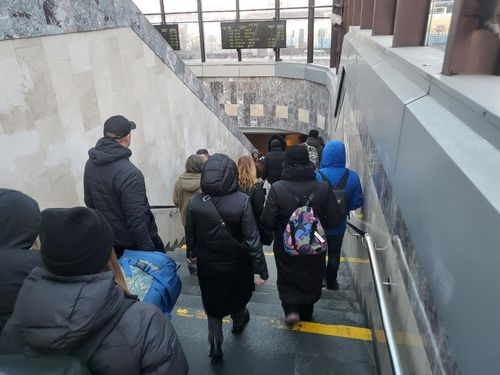 방공호로 대피하는 키이우 시민들