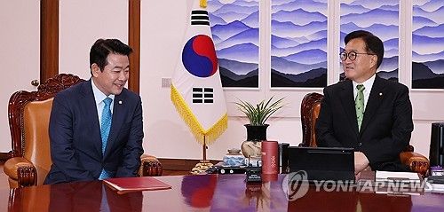 박정 예결위원장과 회동하는 우원식 국회의장
