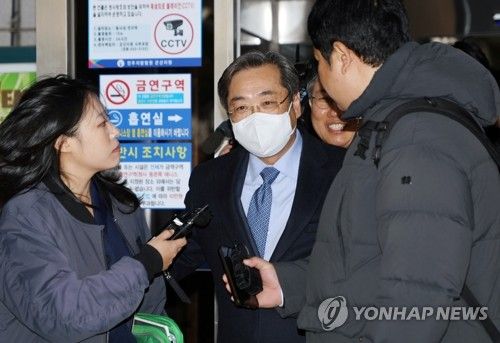 재판 마친 이장호 군산대 총장