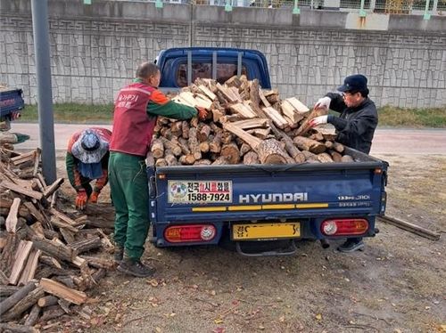 사랑의 땔감 싣고 갑니다