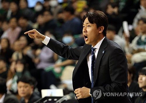 코치하는 소노 김태술 감독