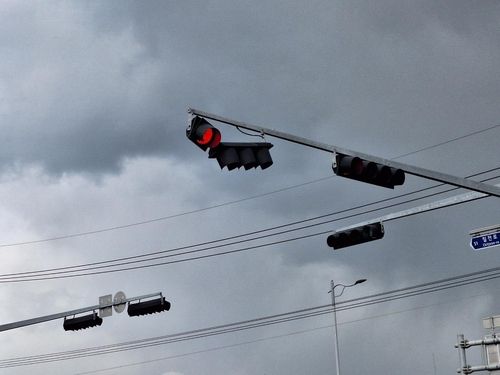 강풍에 파손된 신호등