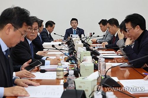 계속되는 야간 예산 심사