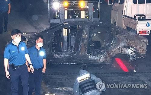 지하 주차장에서 옮겨지는 화재 전기차