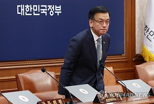 국무회의 참석하는 최상목 부총리