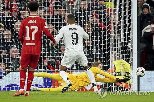 페널티킥을 실축하는 레알 마드리드의 킬리안 음바페