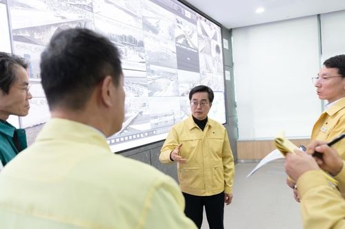 폭설 상황 대응 중인 김동연 경기도지사