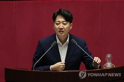 무제한토론 이어가는 개혁신당 이준석 의원