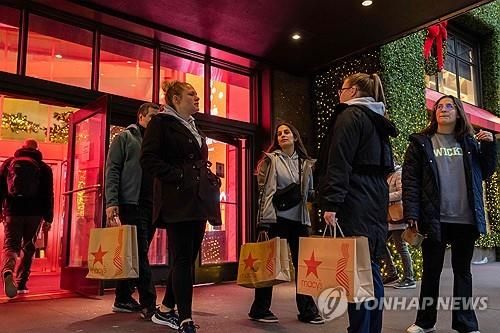 뉴욕 메이시스 백화점 앞 블랙프라이데이 쇼핑객