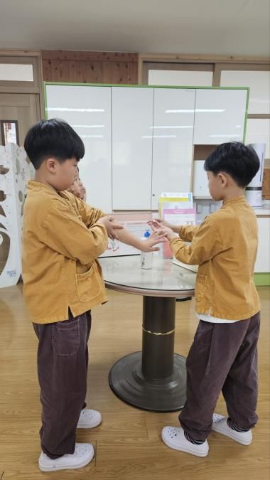 생활 한복 입고 보습제 바르기