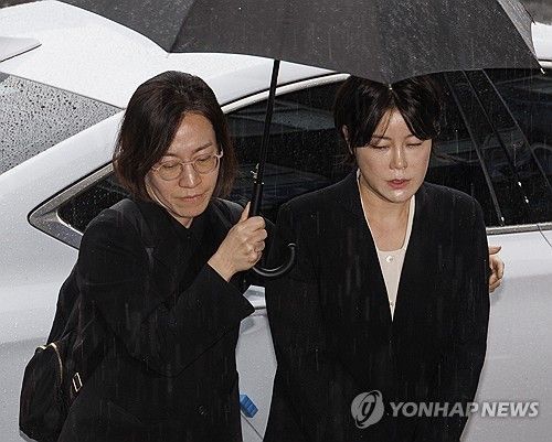 '음주운전 사고'로 입건된 문다혜 씨 조사받기 위해 경찰 출석