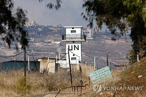 28일(현지시간) 이스라엘 북쪽에서 바라본 레바논 주둔 유엔평화유지군 기지