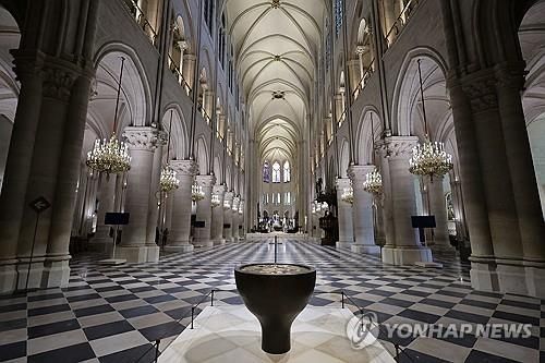 새로 단장한 노트르담 대성당