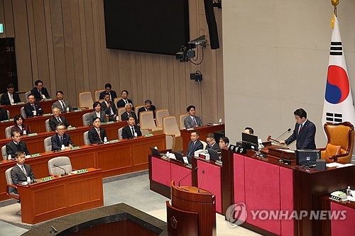 예결위 속개 선언하는 박정 위원장