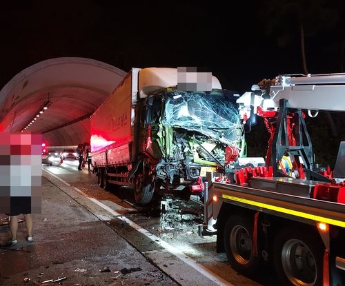 사고가 난 화물트럭