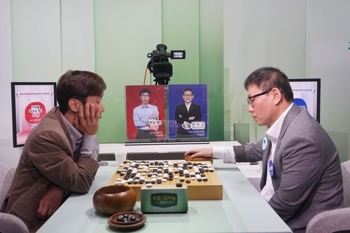 최종전에서 박승문(오른쪽) 8단이 이상훈 9단에게 승리했다.