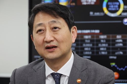 연합뉴스와 인터뷰하는 안덕근 산업통상자원부 장관