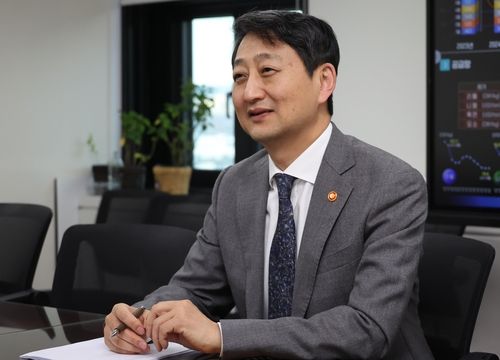 연합뉴스와 인터뷰하는 안덕근 산업통상자원부 장관