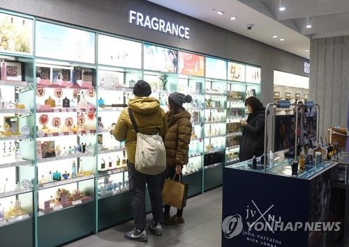 올리브영 명동본점 향수코너