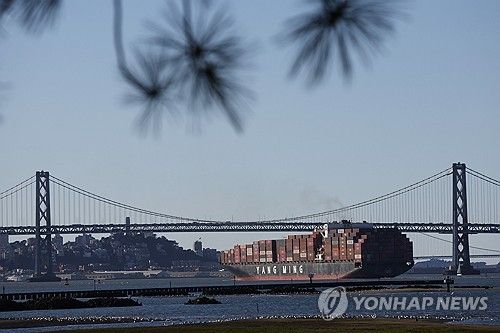 샌프란시스코 항구 오가는 컨테이너선
