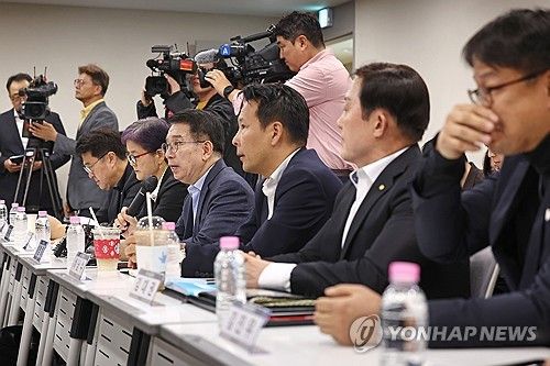 10차 회의 참석한 이정희 교수