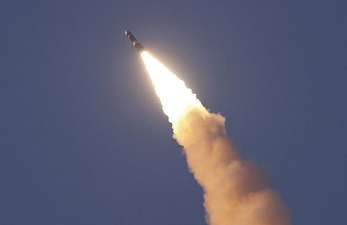 북한, 최신형 ICBM '화성포-19형' 시험발사 성공...김정은 참관