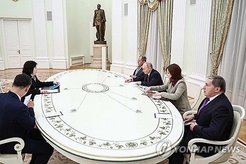 면담하는 푸틴과 최선희