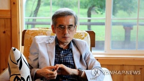 연합뉴스와 인터뷰 중인 이계호 교수