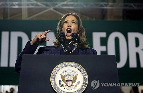 해리스-트럼프, 경합주서 마지막 휴일 유세 격돌