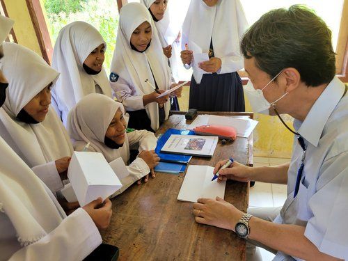 12년째 한글 교재로 부족 고유어 배우는 찌아찌아족