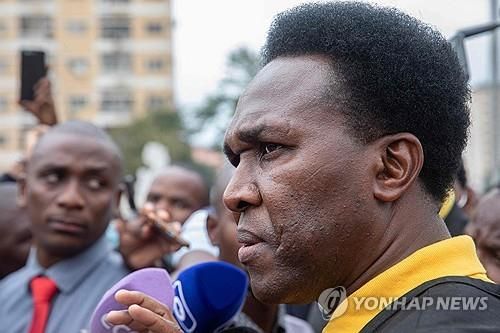 모잠비크 대통령 선거에서 2위를 기록한 무소속 베난시우 몬들라느 후보