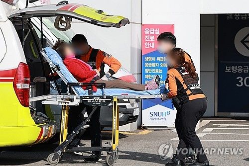 응급의료센터로 이송되는 환자