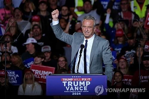 트럼프 지지 유세하는 로버트 F. 케네디 주니어