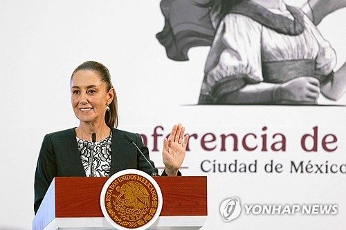 정례 기자회견하는 멕시코 대통령