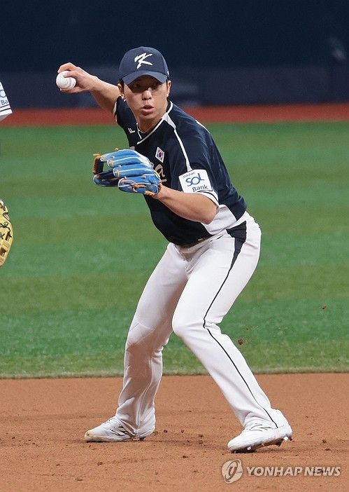 훈련하는 김영웅